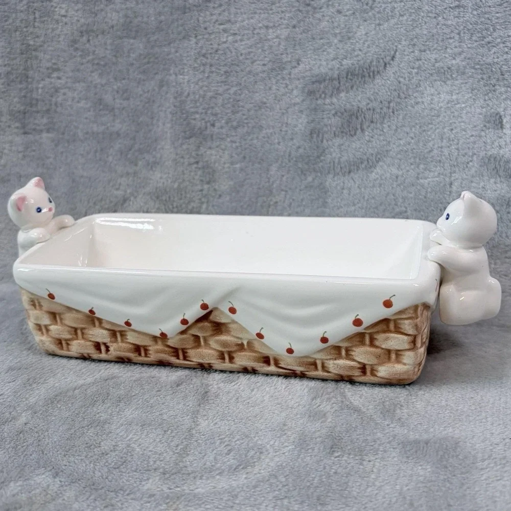 The Unbranded Brand vintage ceramic